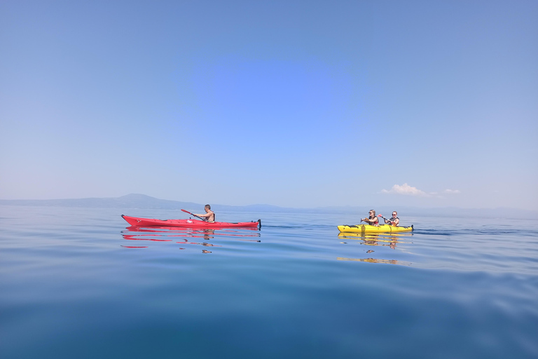 Kalamata: Tagestour mit Meereskajak und Mittagessen