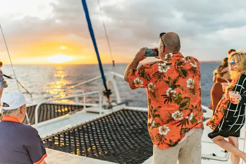 Oahu: Diamond Head Cruise with Drinks & Appetizers
