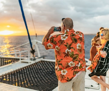 Oahu: Diamond Head Cruise with Drinks & Appetizers