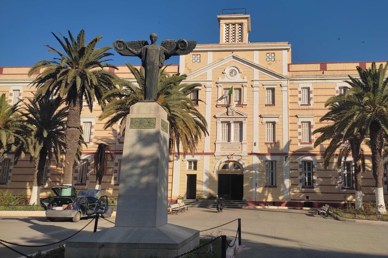 Oran: The absolute everything of El Bahia with a local