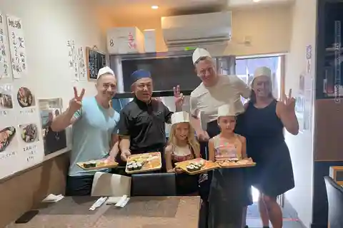 Kobe Shioya: Esperienza di gruppo privata di preparazione del sushi a pranzo