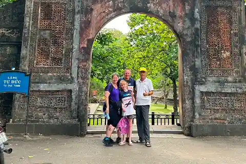 Desde Hue: Visita de la ciudad con un conductor que hable bien inglés