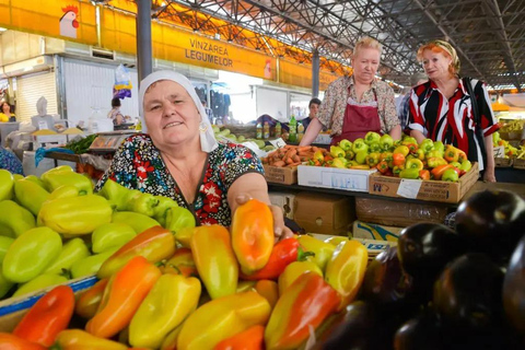Chisinau: Local Central Market Treasure Hunt with Host