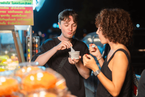 Chiang Mai: Evening Sightseeing and Local Food Guided Tour Group Tour