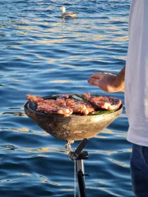 Barbecue auf dem Boot (Fleischoption) - Blick auf das Meer von Napoli