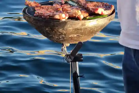 Barbecue auf dem Boot (Fleischoption) - Blick auf das Meer von Napoli