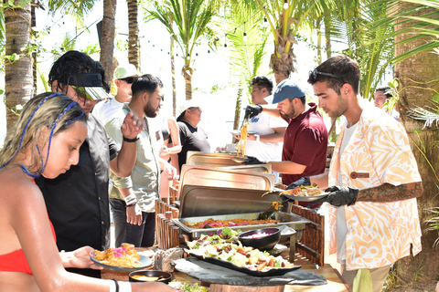 Isla Mujeres: Wycieczka katamaranem tylko dla dorosłych, otwarty bar i nurkowanie z rurkąWycieczka z Playa del Carmen