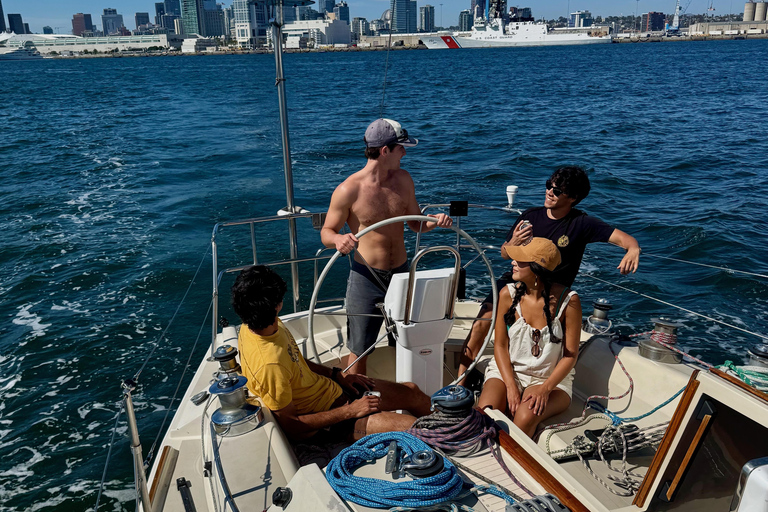 San Diego: Sunset Sailing Tour with Wildlife Watching