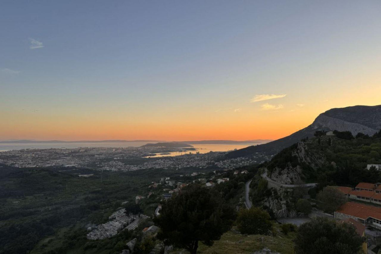 Split: Visita panorámica de la ciudad al atardecer en KlisExcursión nocturna al atardecer en Klis