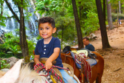 Valle de Bravo: tour a cavallo della cascata