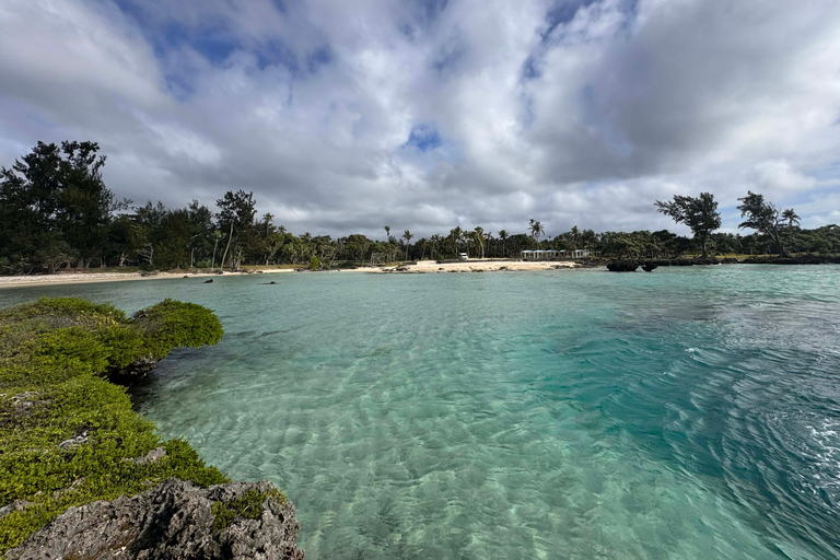 瓦努阿图：热带水花、海滩和蓝泻湖探险瓦努阿图：热带水花、海滩和蓝色泻湖探险
