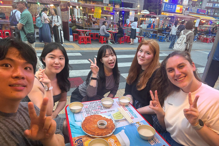 Seoul: Jongno 3-Ga and Ikseon-Dong Tour with Street Food