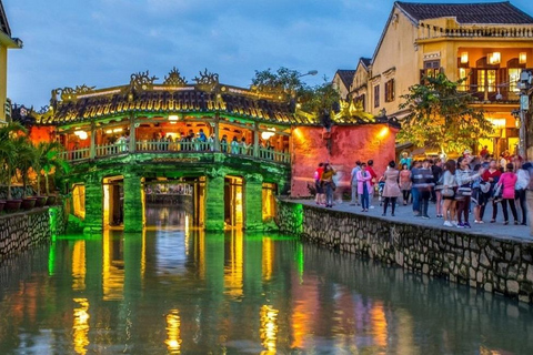 Visite de la ville de Hoi An - tour en bateau et lâcher de lanternes de fleursPartager la visite : Prise en charge à Hoi An