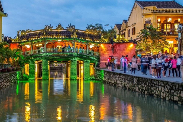 Visite de la ville de Hoi An - tour en bateau et lâcher de lanternes de fleursPartager la visite : Prise en charge à Da Nang