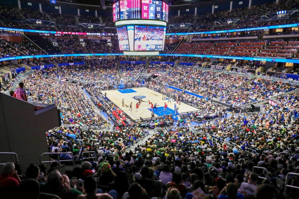 Amway Center - jogo de basquete em Orlando em família