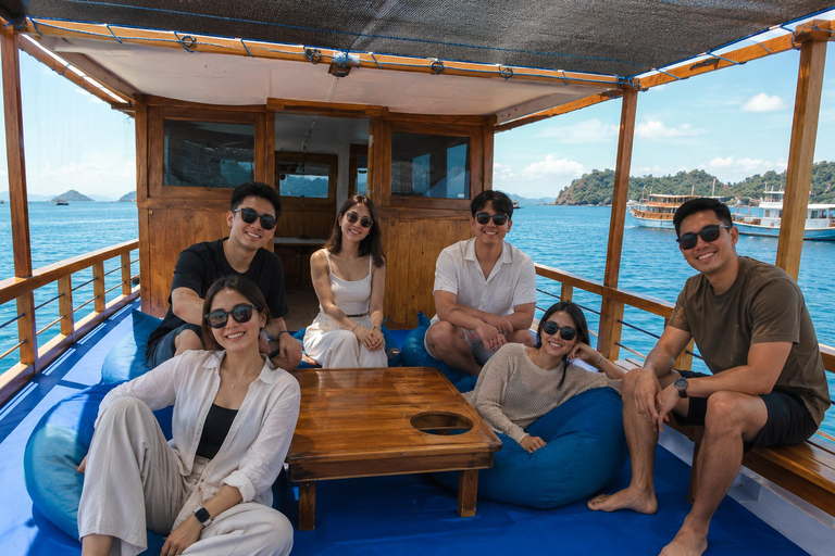 Labuan Bajo: 2-Day Komodo & Pink Beach Tour with Town Dinner Dorm (15 pax/room) 8 Island Stops, No Dinner, No Souvenirs
