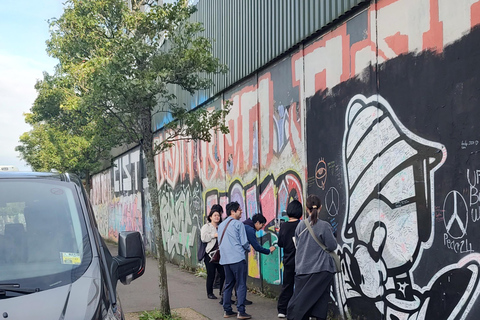 Belfast : Visite guidée du célèbre taxi noir avec Irish Coffee