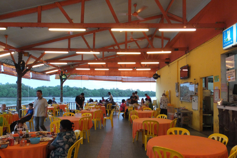 From Kuala Lumpur: Private Fireflies, Monkeys & Seafood Tour Kuala Lumpur: Kuala Selangor Fireflies & Dinner Tour