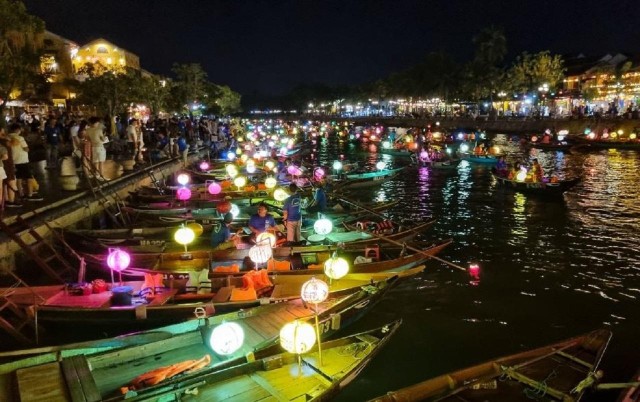 Visit Night Boat Trip and Floating Lantern on Hoai River Hoi An in Hoi An