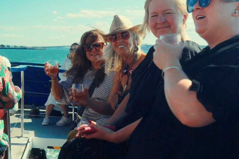 Auckland: Scenic Wine and Cheese Harbour Cruise