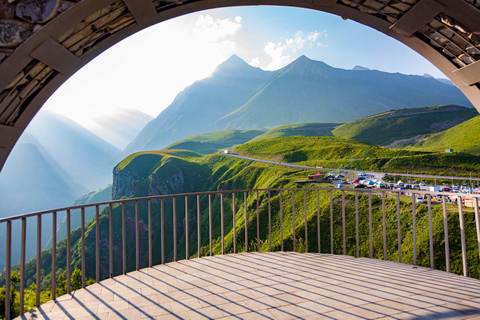 Une journée dans les montagnes du Caucase, Ananur, Gudauri, Kazbegi