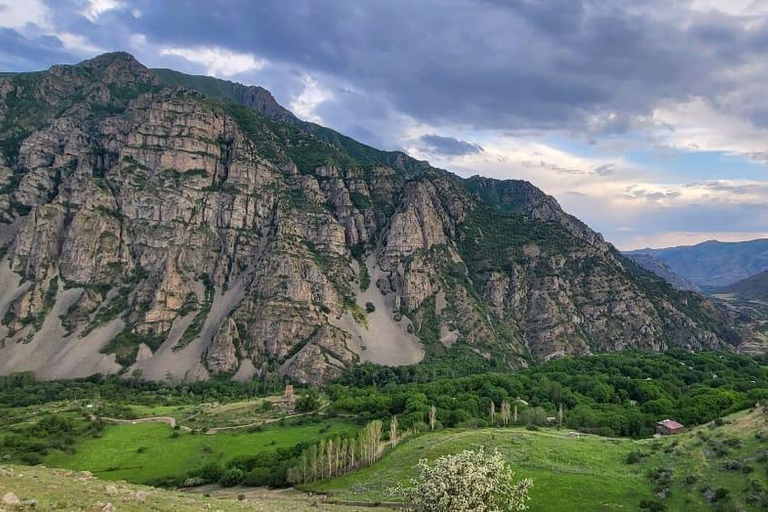 Jeeping Tour: Fortresses & Sacred Trails of Vayots Dzor