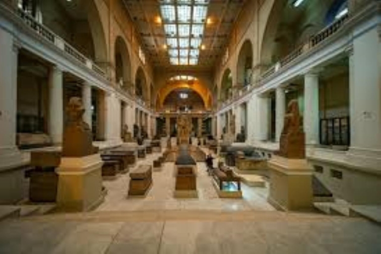Muzeum EgipskieWycieczka z przewodnikiem (obejmuje przewodnika, samochód, kierowcę i bilety wstępu)