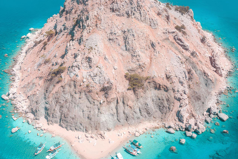 Antalya: Excursión en barco a la Isla Suluada con almuerzo y traslados