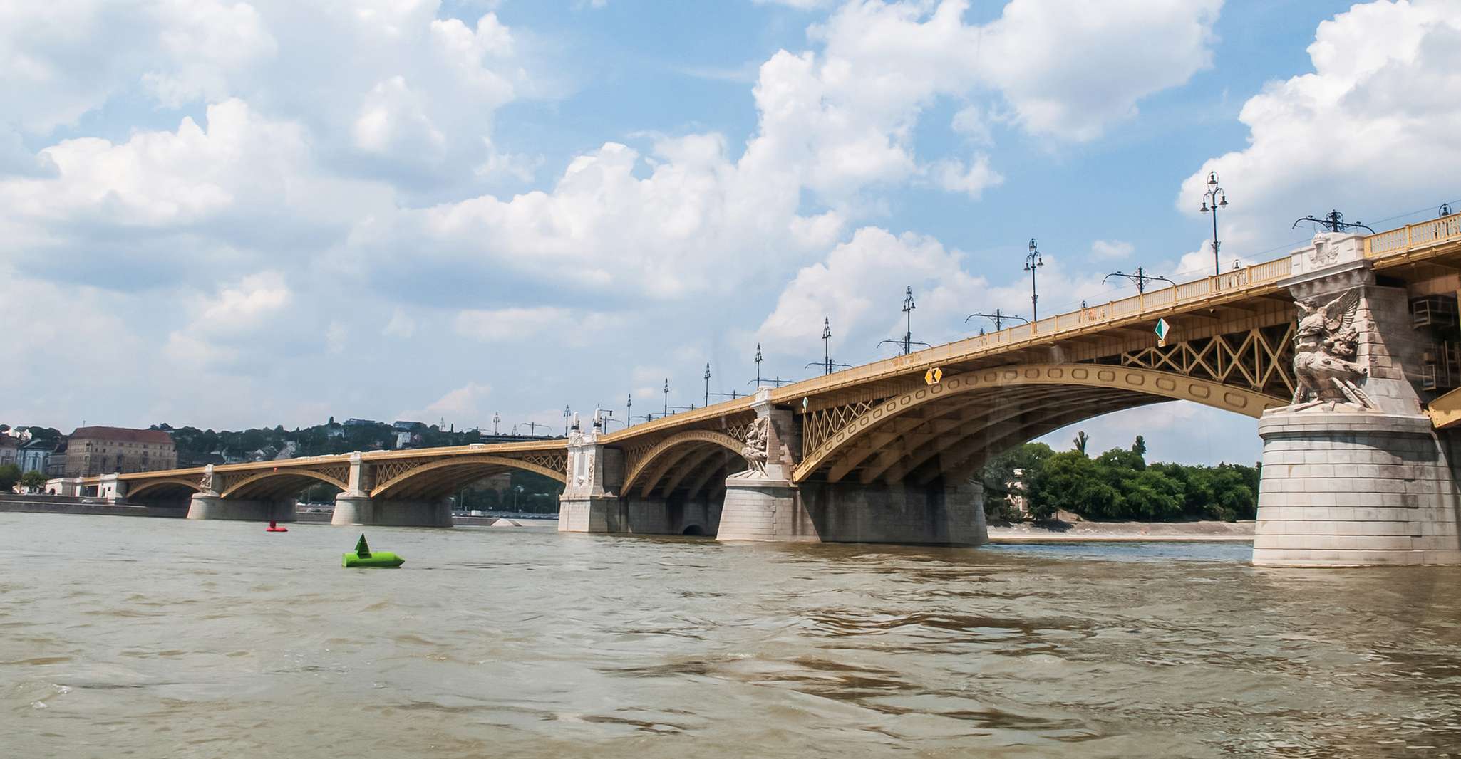 Budapest: Floating Bus Tour by Land and Water photo 10