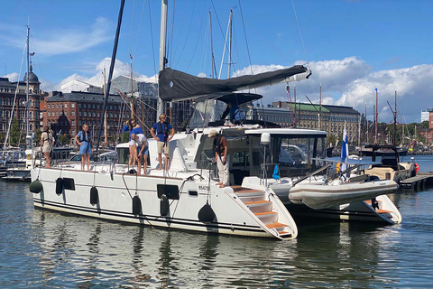 Helsinki : Voile privée en catamaran (jusqu'à 15 personnes)