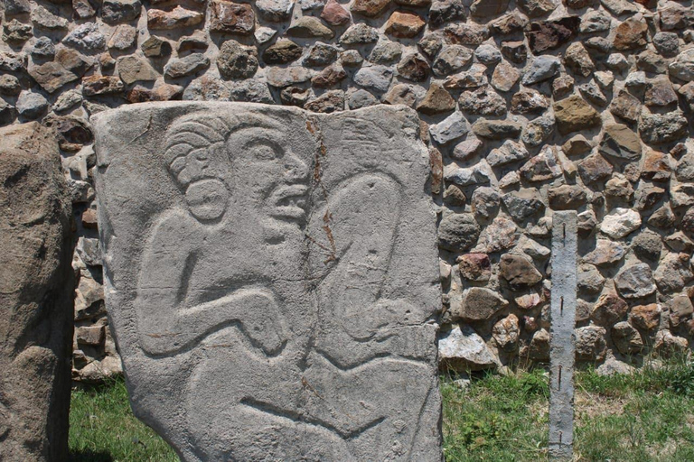 Monte Albán + Ancestral Mezcal + Alebrijes + Food = Oaxaca Oaxaca: Sightseeing Tour to Monte Albán, Black Mud, and Ancestral Mezcal
