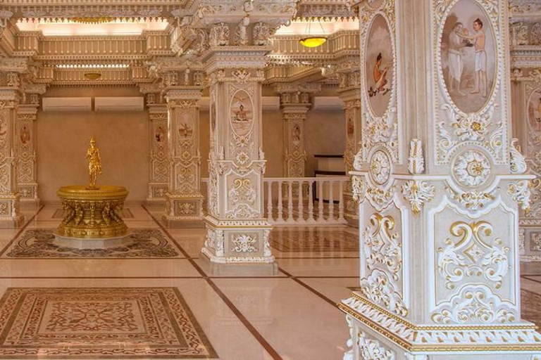 Delhi: Akshardham 2-Hour Guided Evening Light & Sound Show Akshardham Tour with Guide + Car