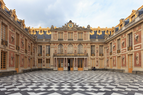 Versailles: Palace & Gardens Private Tour by Golf Cart