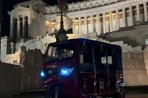 Excursión en E-Tuk: Roma de Noche