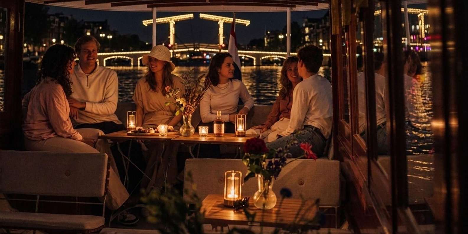 Amsterdam: Luxury Candlelight Cruise incl. Shot & Snacks