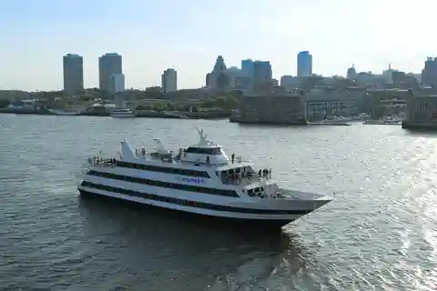 Philadelphia: Thanksgiving Early Dinner Cruise