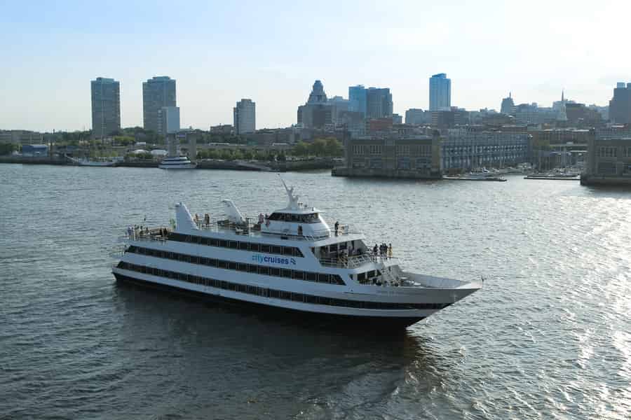 City Cruises Philadelphia: Frühe Dinner-Bootsfahrt an Thanksgiving. Foto: GetYourGuide