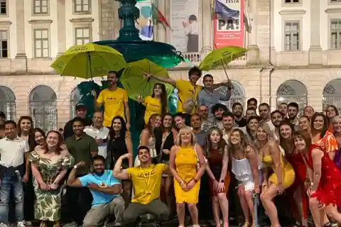 Porto: Pub Crawl with 7 Drinks, Games, and VIP Club Entry