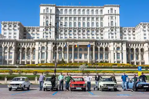 Privat tur i Bukarest med veteranbil - 120 minutter