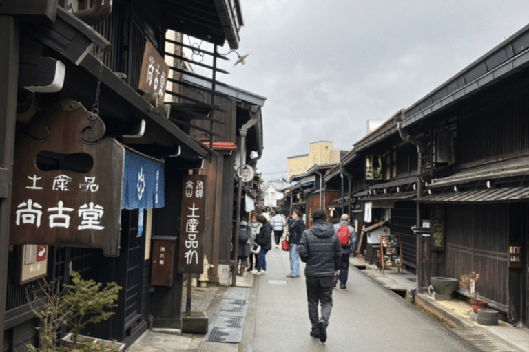 Shirakawago&amp;HidaTakayama&amp;GujoHachiman Dagstur från Nagoya