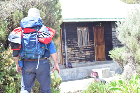 Inolvidable itinerario de senderismo de 1 día por el Monte Meru