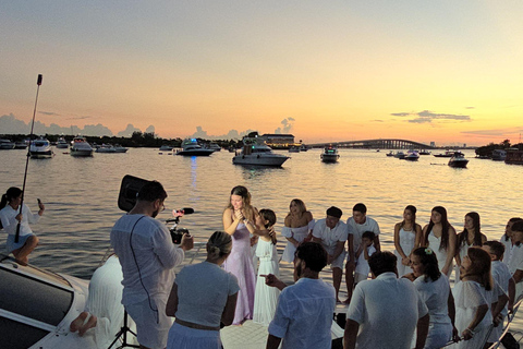 Passeio de iate privado, Baía de Biscayne, Miami Beach. 52Ft