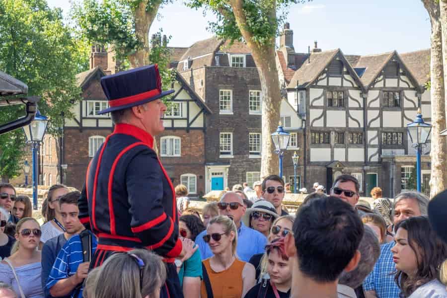 London: Tower of London Früheinlass mit Beefeater und Juwelen. Foto: GetYourGuide London: Tower of London Früheinlass mit Beefeater und Juwelen. Foto: GetYourGuide