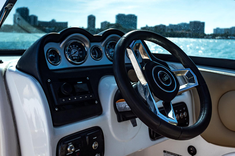 Miami: Private Tailored Sightseeing Boat Tour 1 hour Package w/o Gas & Marina Fees $70 due at Check-in