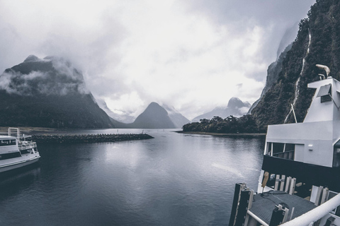 Milford Sound Scenic Tour – Small Group from Queenstown