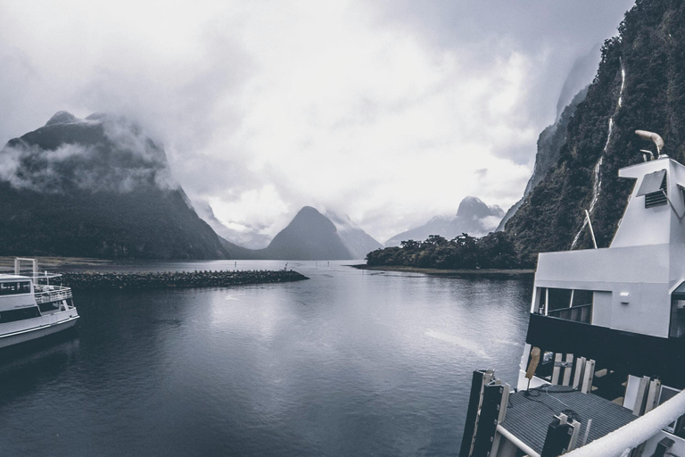 Milford Sound Scenic Tour – Small Group from Queenstown