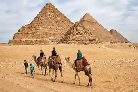 30 minuters kamelridning vid pyramiderna i Giza