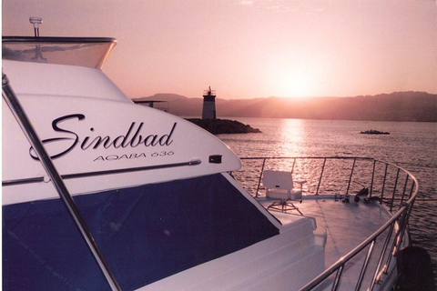 Aqaba: Private Sunset Cruise Boat Tour with Snacks