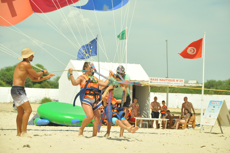 Hammamet: Parasailing flight over the Mediterranean Hammamet: Parasailing flight over the Mediterranean – DUO