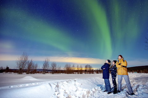 Rovaniemi: Local Guide Guarantee Northern Lights Hunt